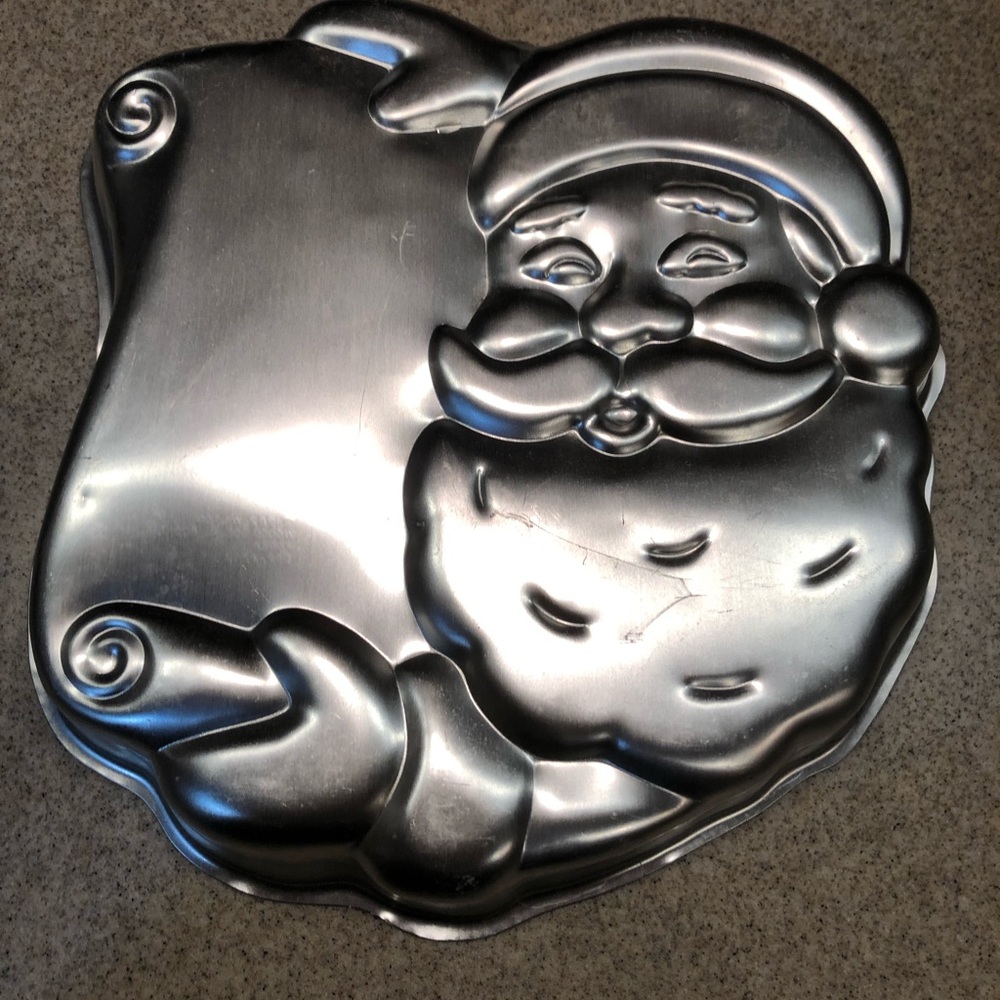 Wilton Retired Santa’s List Christmas Cake Pan - 502-4203